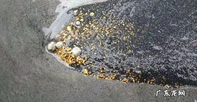 金子烧黑了怎么弄干净,金子烧黑了一擦就干净是纯金