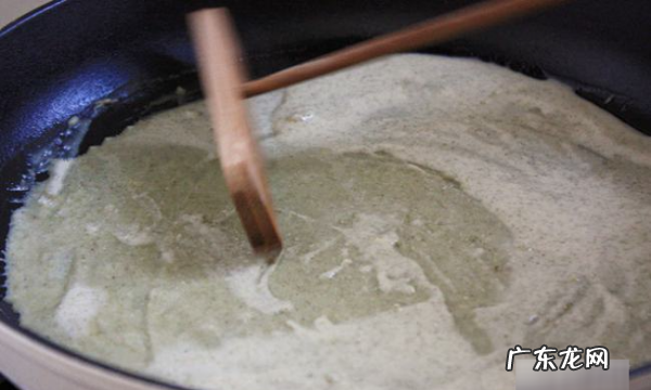 小米煎饼面糊怎么调,纯小米煎饼的面糊配方窍门