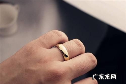 男士结婚戒指戴哪一个手指,男生结婚戒指戴哪只手