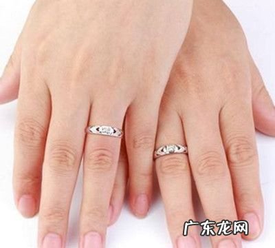 男士结婚戒指戴哪一个手指,男生结婚戒指戴哪只手