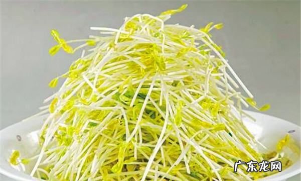 校服发霉怎么洗掉黑斑,白色校服的汗渍发霉了有黑点怎么洗掉