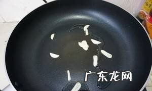 米皮怎么炒好吃又简单,炒米皮怎么炒好吃又简单不粘锅