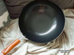 不粘锅有划痕还能用,不粘锅刮花了还能用 知乎