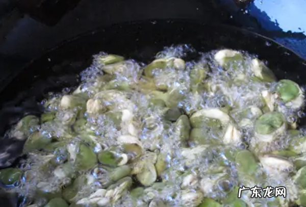 嫩蚕豆可以油炸吗,新鲜的蚕豆把它剥开怎么才能炸得酥脆