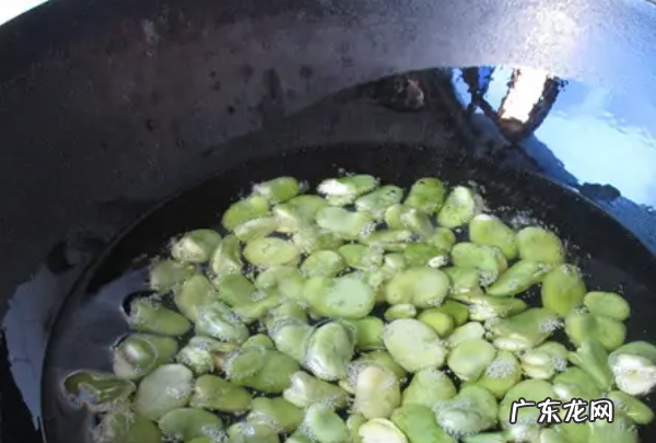 嫩蚕豆可以油炸吗,新鲜的蚕豆把它剥开怎么才能炸得酥脆