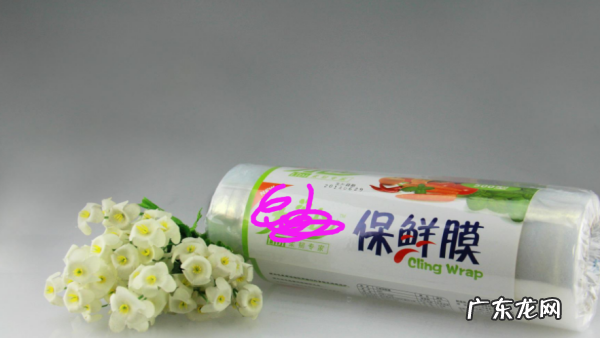 为什么保鲜膜有的粘有的不粘,为什么有的保鲜膜容易粘住而有的不容易粘住