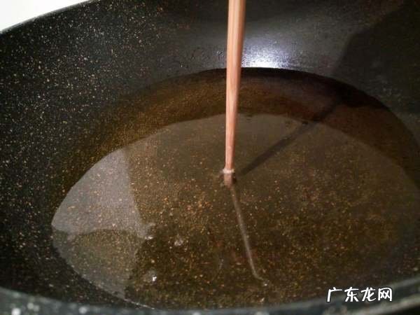 如何凭肉眼识别油温,炒菜时如何用肉眼分辨油温是多少度几成热的