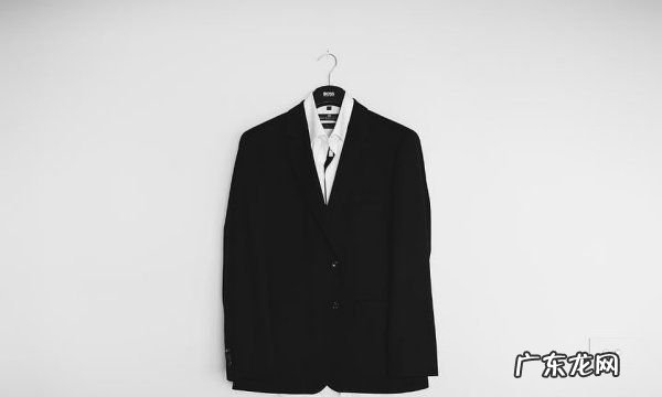 黑衣服被84消毒液褪色了怎么办,黑色的裤子上有84消毒液怎么办