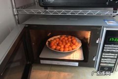 陶瓷杯子可以微波炉加热吗,陶瓷水杯是否可以放微波炉