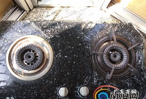 煤气灶玻璃碎了去哪换,燃气灶玻璃面板碎了还能继续用
