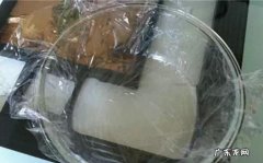 保鲜膜不粘有什么方法,保鲜膜不粘怎么办怎么解决