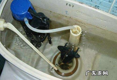 马桶水箱水垢清除妙招,怎样去除马桶水箱水垢哪些办法最有效