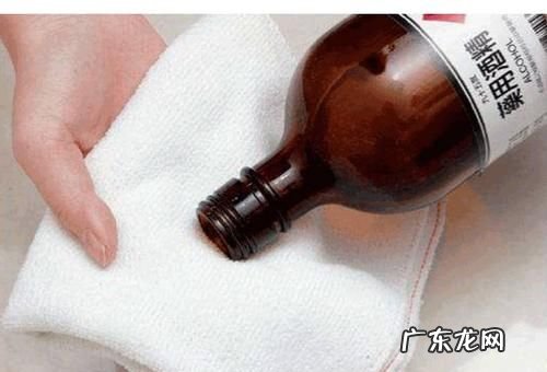 酒精把门擦白能恢复,酒精喷到防盗门上发白如何解决