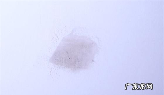 酒精把门擦白能恢复,酒精喷到防盗门上发白如何解决