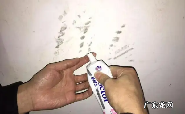 已经干了的油渍怎么洗,衣服已经干了的油渍怎么去除