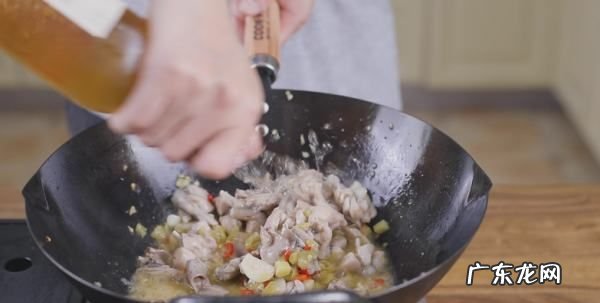 牛蛙煮了二十分钟熟了,整只牛蛙煮多久能熟透