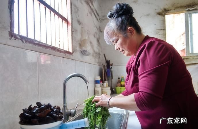 软水可以洗菜做饭,家里安装软水机用软水盐处理的软水能用