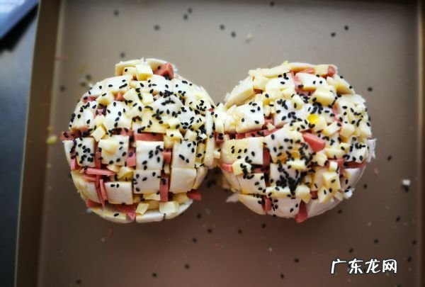 俄罗斯烤馒头做法,俄罗斯烤馒头制作过程