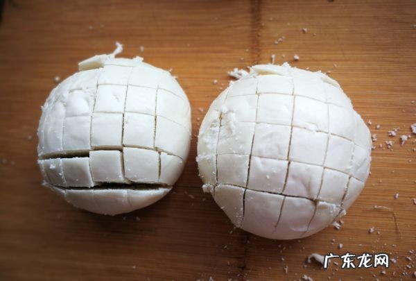 俄罗斯烤馒头做法,俄罗斯烤馒头制作过程