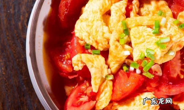 番茄炒鸡蛋先炒哪一个,西红柿炒鸡蛋怎么炒教程