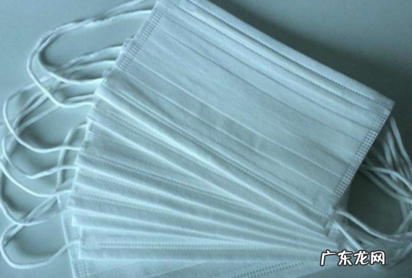 蓝色口罩哪面朝外,医用口罩蓝色和白色有什么区别