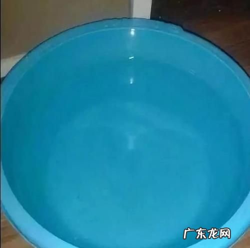 自来水放一夜能去氯,自来水里面的漂白剂对人有什么危害