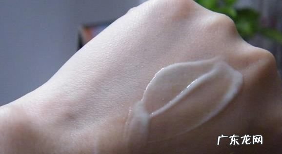 睡前可以用乳液,乳液可以晚上用