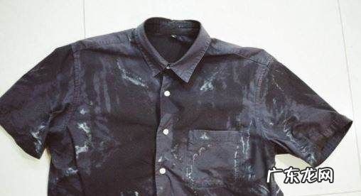 为什么流汗衣服会有白渍,流过汗后衣服上有白色的印子是什么原因