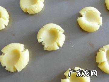 烤饼干不垫油纸可以,烤饼干必须要用油纸