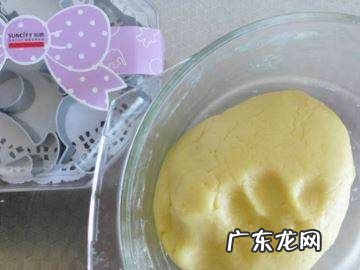 烤饼干不垫油纸可以,烤饼干必须要用油纸