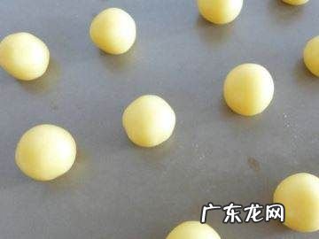 烤饼干不垫油纸可以,烤饼干必须要用油纸