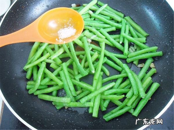 豆角怎么做不变色还绿,长豆角怎么炒好吃
