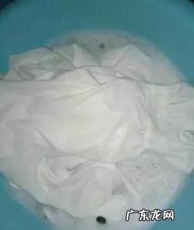 衣服晒干的油渍没洗掉怎么办,衣服的油渍没洗掉晒干了