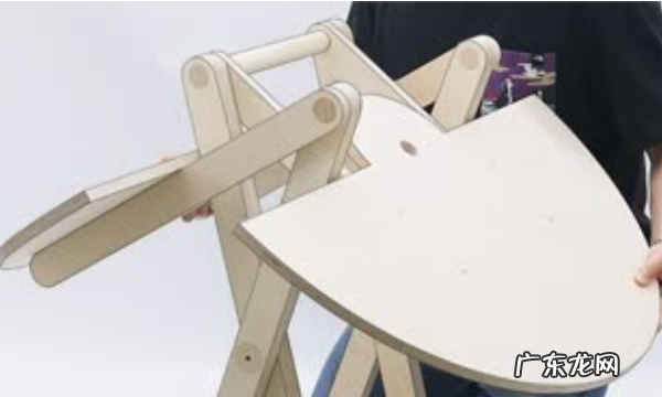 折叠条桌怎么收起来,折叠桌子怎么收起来