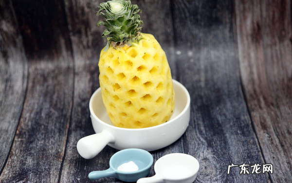 菠萝盐水原因,菠萝为什么要泡盐水