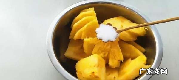 菠萝盐水原因,菠萝为什么要泡盐水