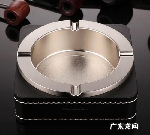烟灰缸吸在桌子上怎么弄下来,玻璃烟灰缸的烟渍怎么清除