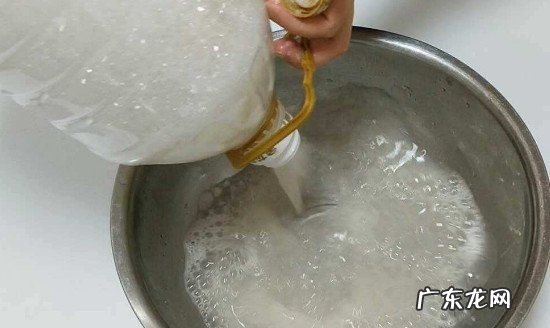 油垢太厚了怎么去除,下水道油垢太厚了怎么去除