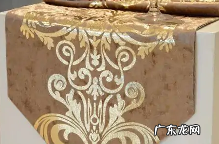 桌旗的作用及摆放技巧,桌旗有什么讲究