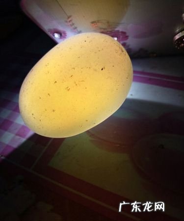 什么石头晚上会发光,夜光石是什么材料做的