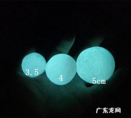 什么石头晚上会发光,夜光石是什么材料做的