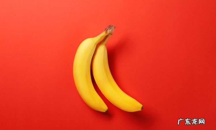 香蕉的中间的芯是红色,香蕉里面有红点能吃