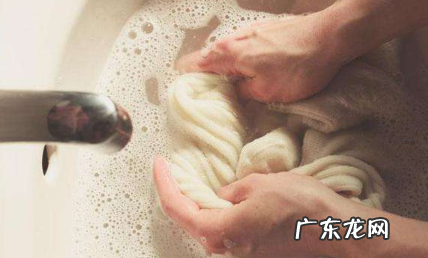 衣服弄到笔水怎么洗掉,衣服沾记号笔墨水怎么洗掉