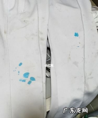 校服上的黑笔迹时间久了怎么洗,怎么洗掉校服上的黑色中性笔字迹