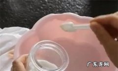 西红柿弄到白色衣服上怎么办,西红柿汁弄在白色衣服上可以洗掉