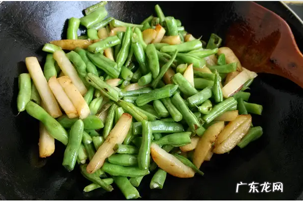 豆角盖被的饼怎么和面,豆角盖被的家常做法一锅出