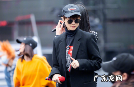 李宇春真的当妈妈了,超女纪敏佳是当兵了