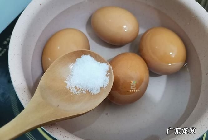 怎么看鸡蛋煮没煮熟,如何判断煮鸡蛋是否熟了