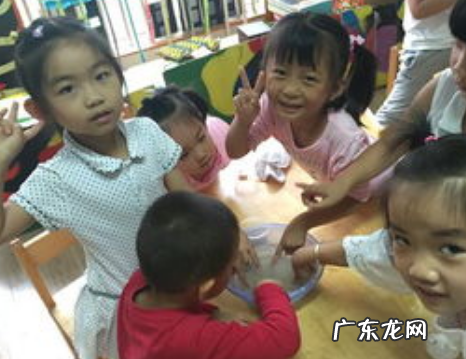 洗洁精对油污有什么作用,为什么洗洁精可以去除油污