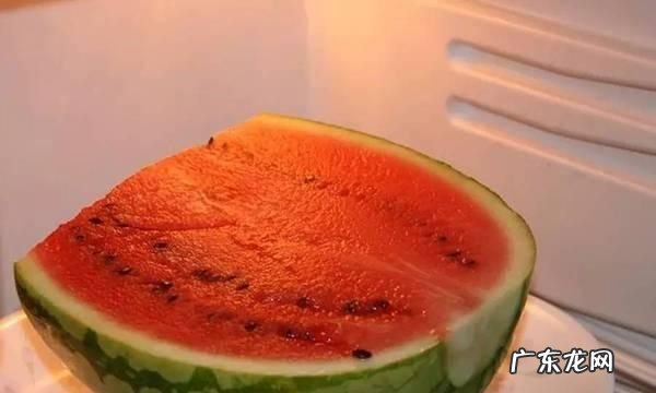 西瓜在冰箱放了一个星期还能吃吗,半个西瓜放冰箱一周还能吃